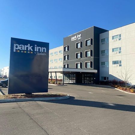 Park Inn By Radisson Edmonton Airport Ледук Экстерьер фото