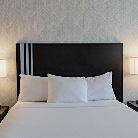 Park Inn By Radisson Edmonton Airport Ледук Экстерьер фото