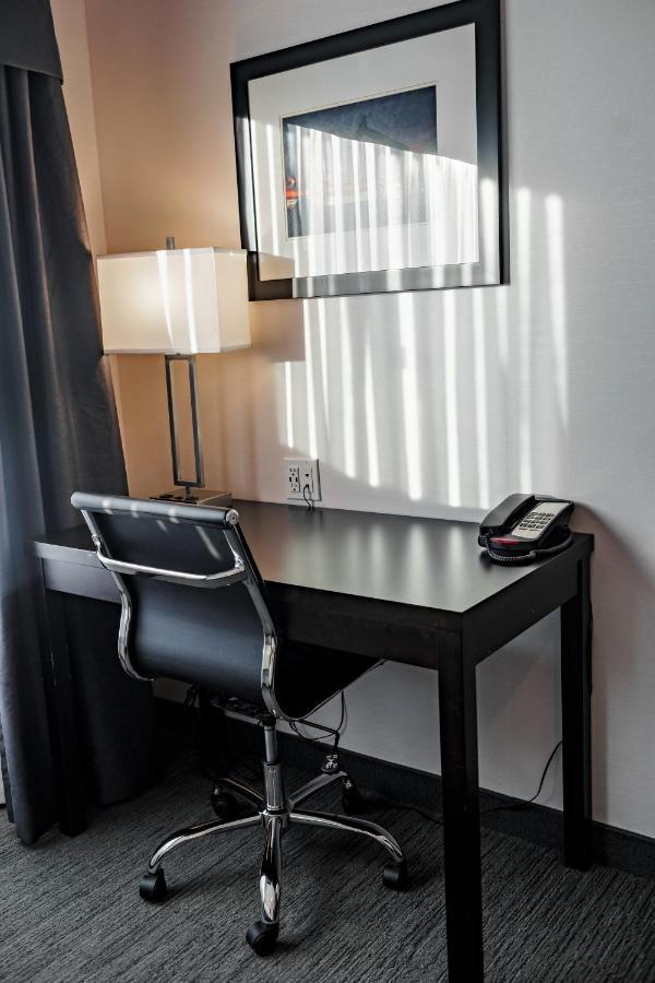 Park Inn By Radisson Edmonton Airport Ледук Экстерьер фото