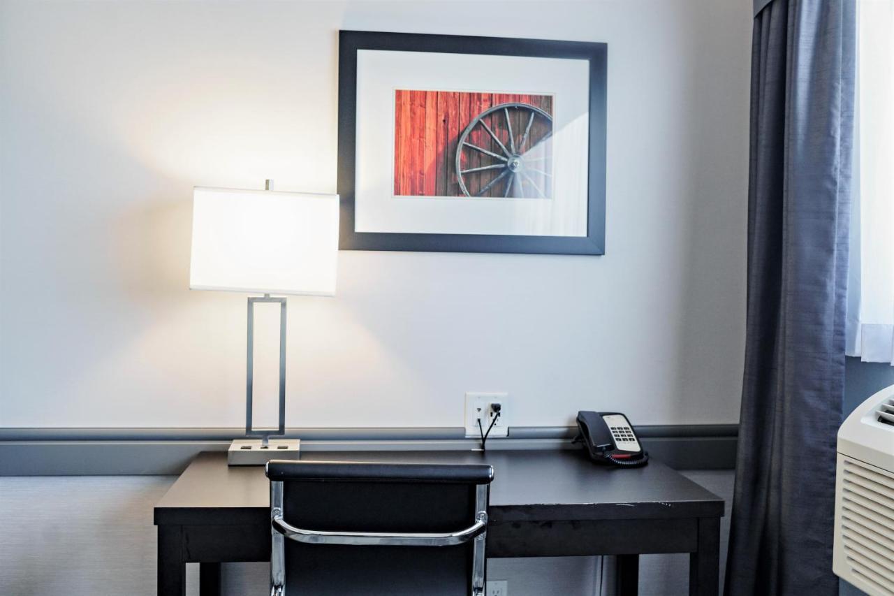 Park Inn By Radisson Edmonton Airport Ледук Экстерьер фото