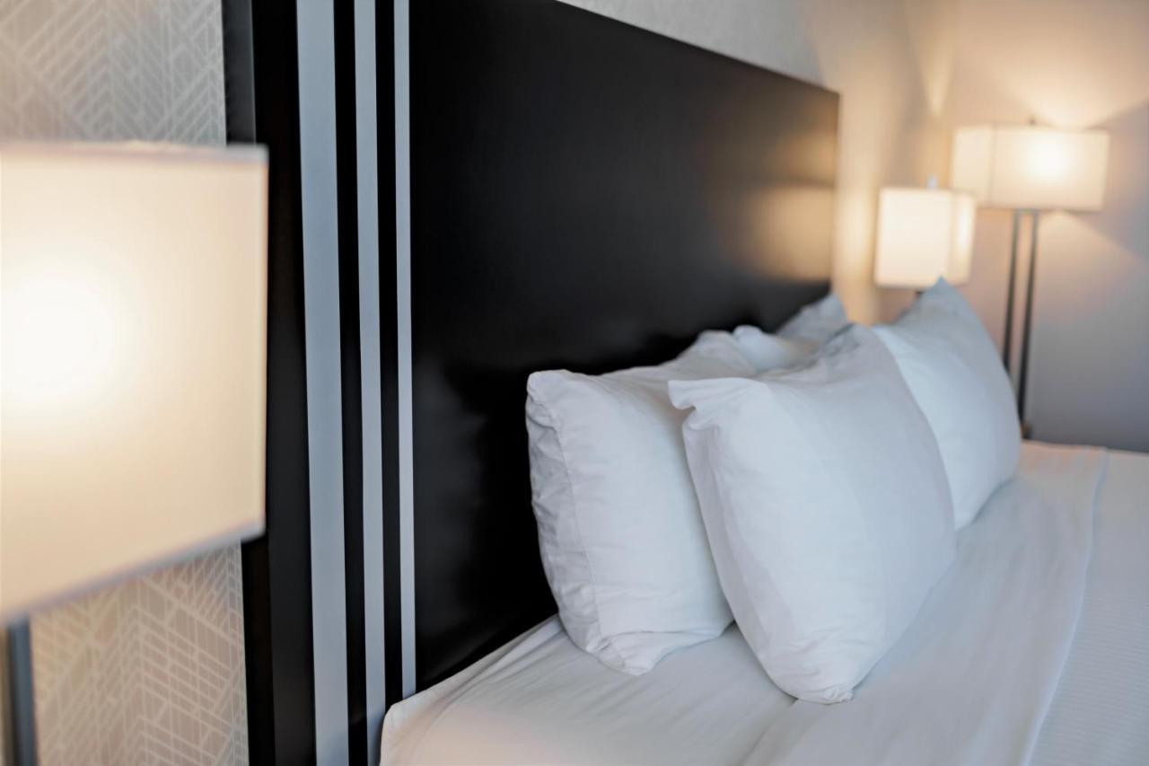 Park Inn By Radisson Edmonton Airport Ледук Экстерьер фото