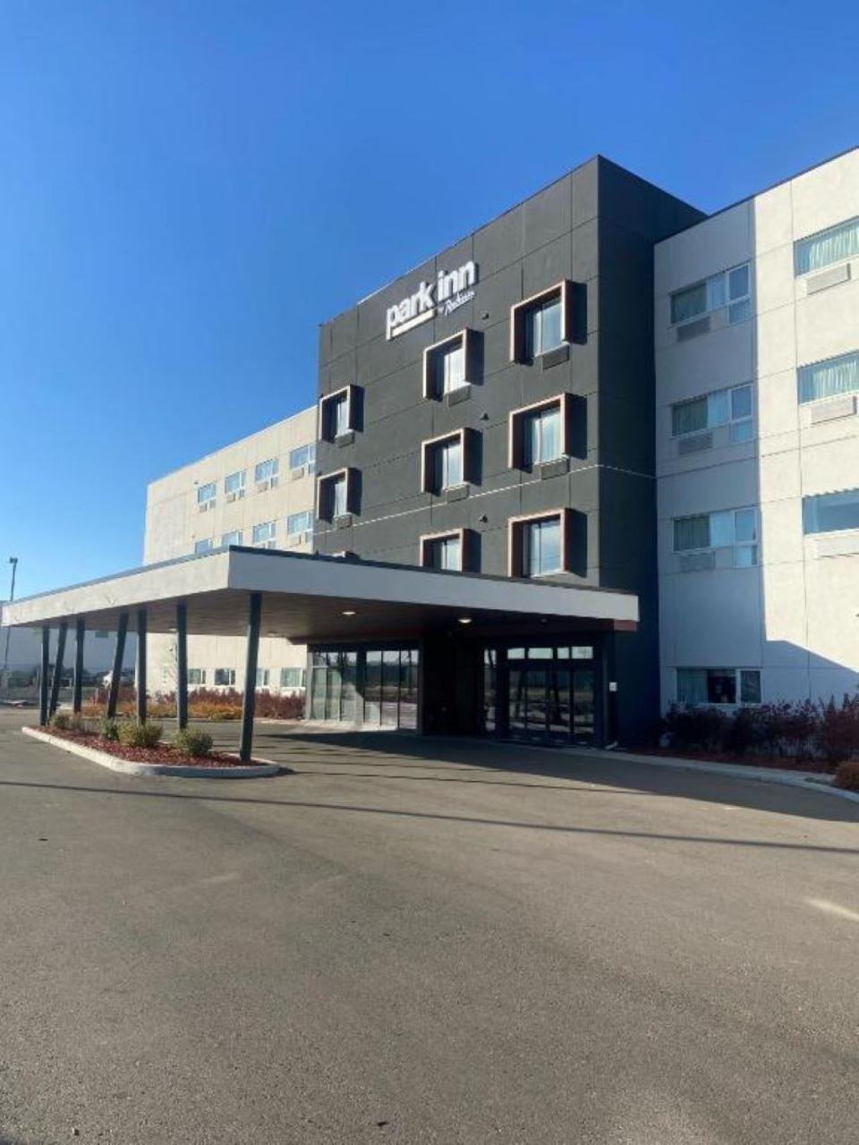 Park Inn By Radisson Edmonton Airport Ледук Экстерьер фото