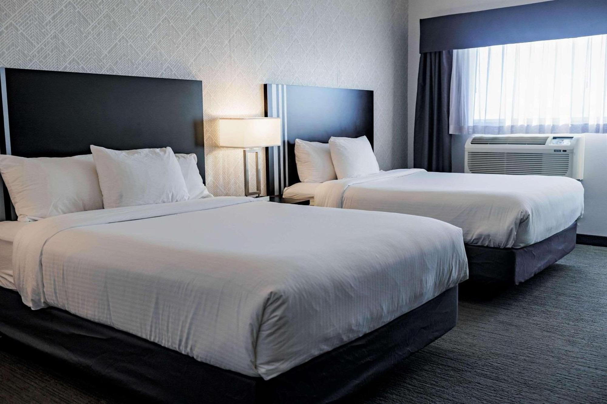 Park Inn By Radisson Edmonton Airport Ледук Экстерьер фото