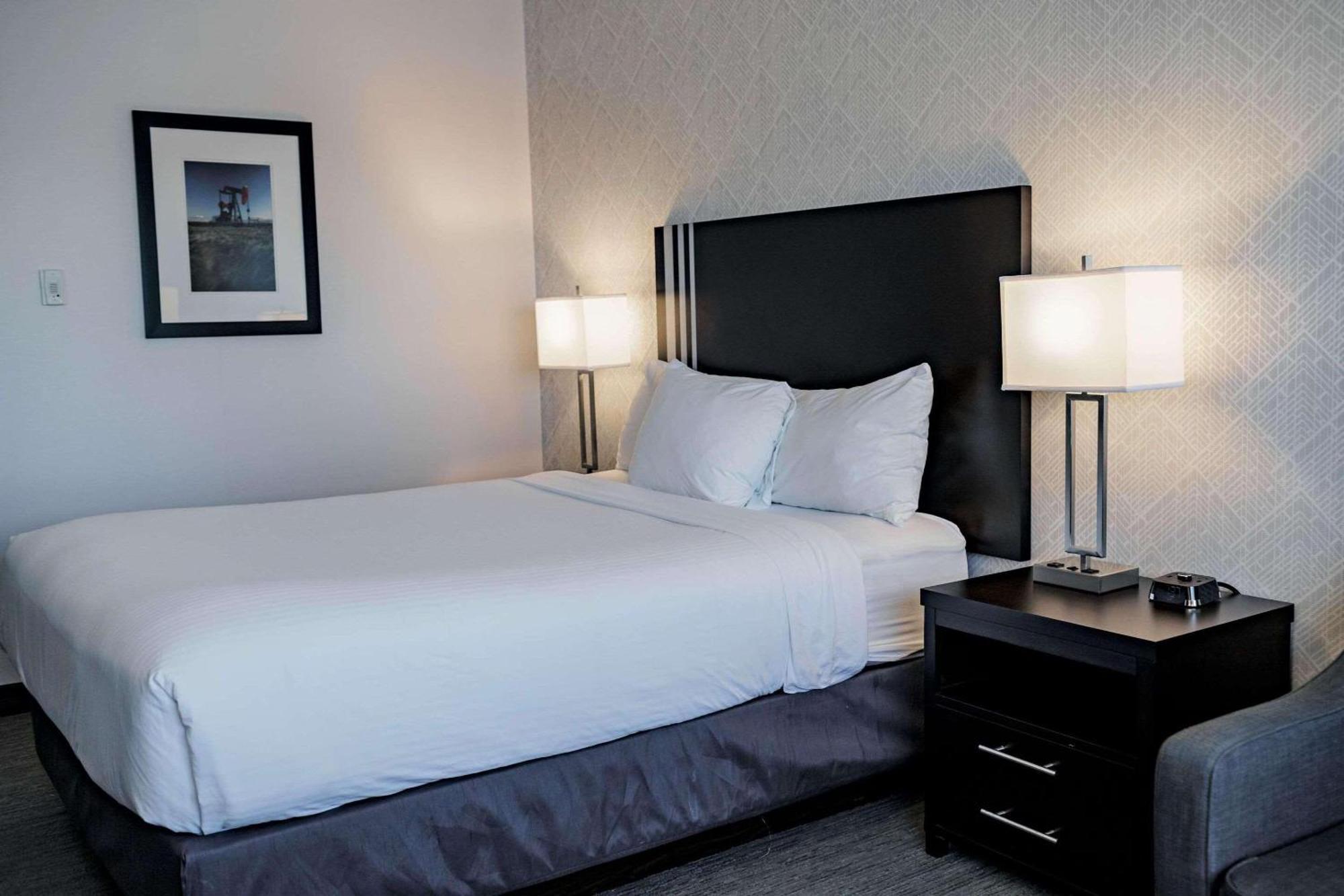 Park Inn By Radisson Edmonton Airport Ледук Экстерьер фото