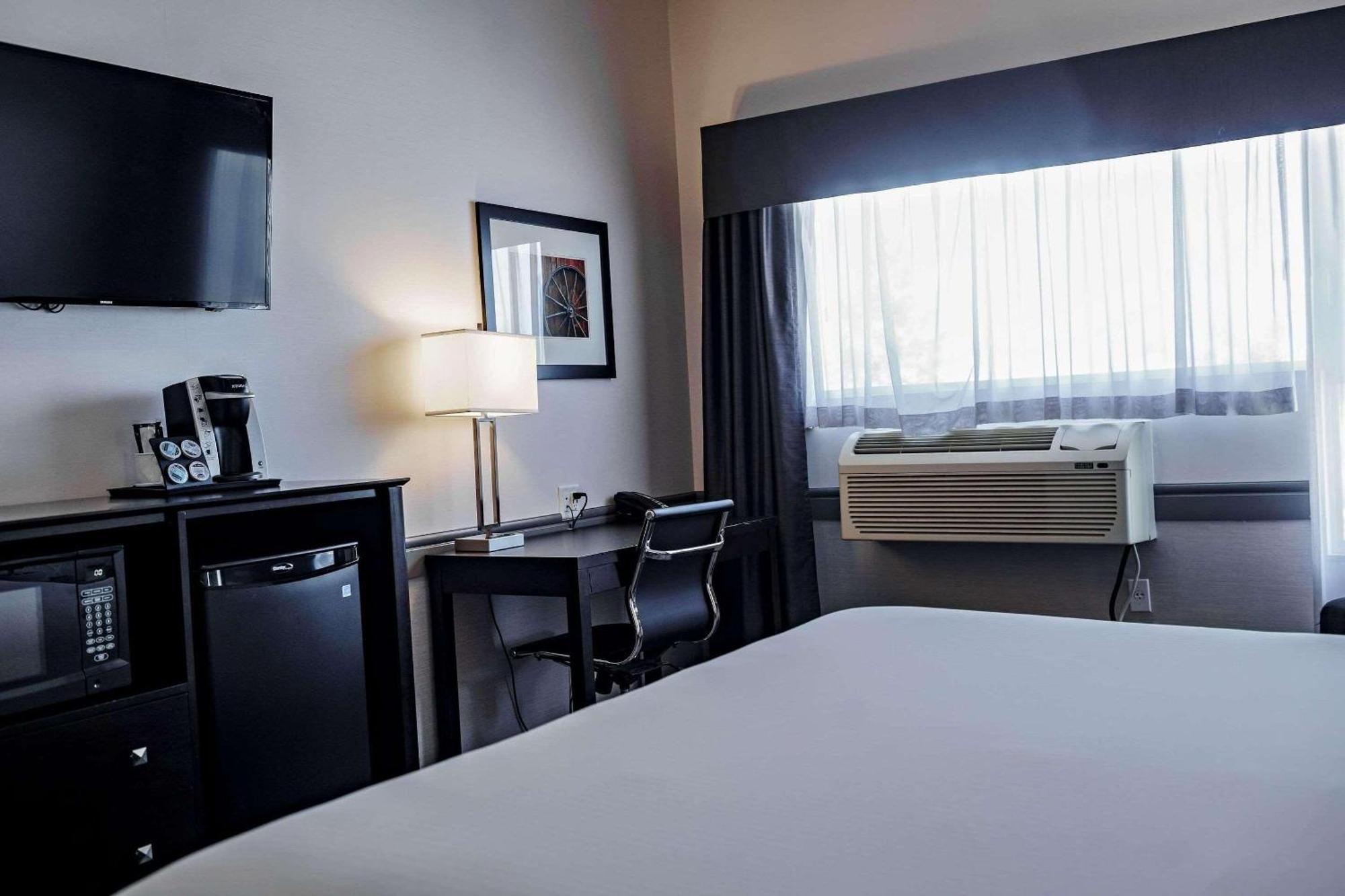 Park Inn By Radisson Edmonton Airport Ледук Экстерьер фото
