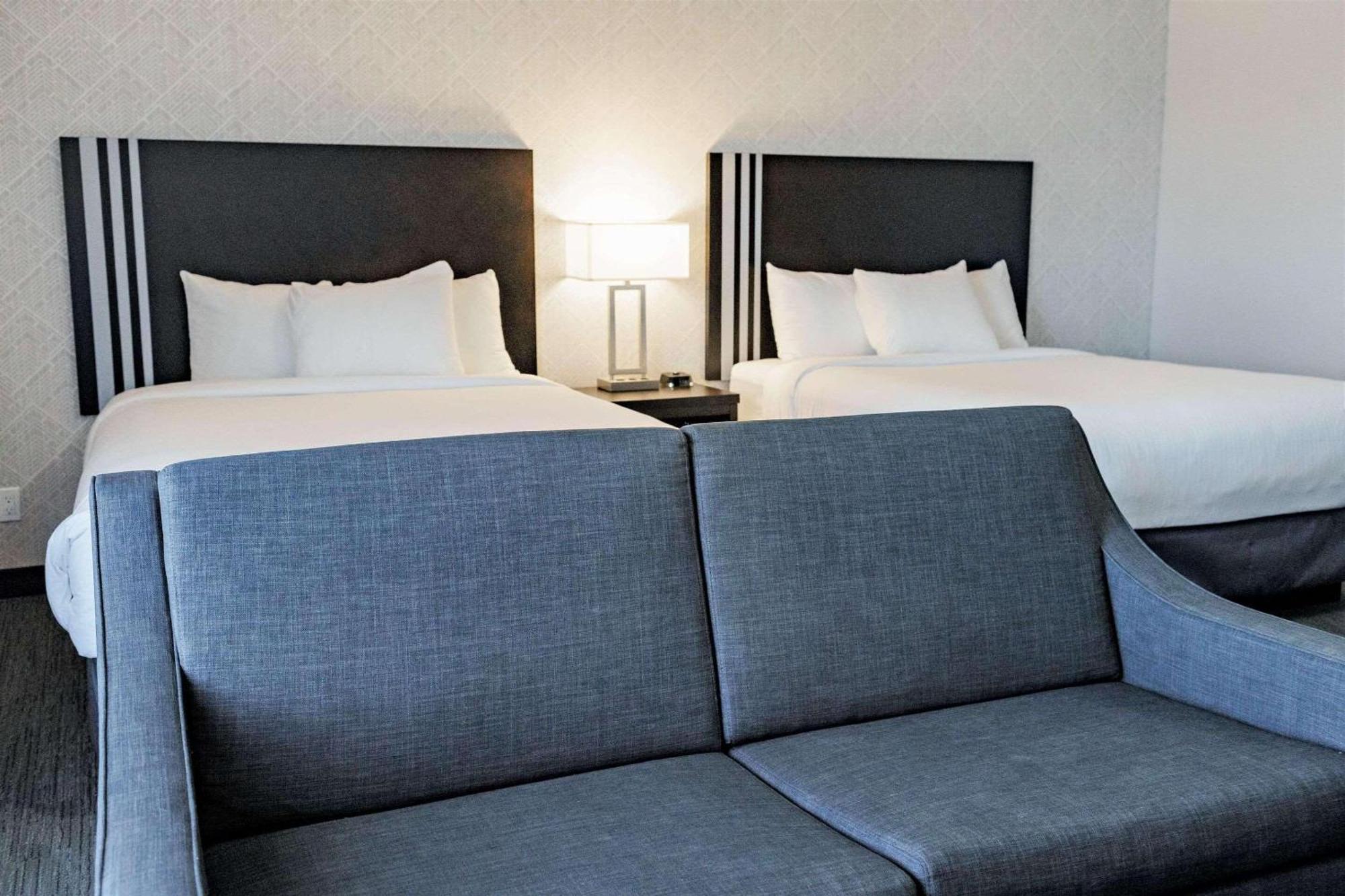 Park Inn By Radisson Edmonton Airport Ледук Экстерьер фото